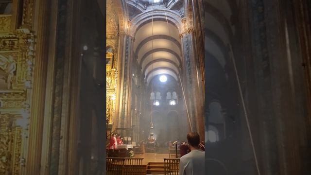 Botafumeiro on 8th June on display to mass attendees at Santiago de compostella cathedral смотреть онлайн