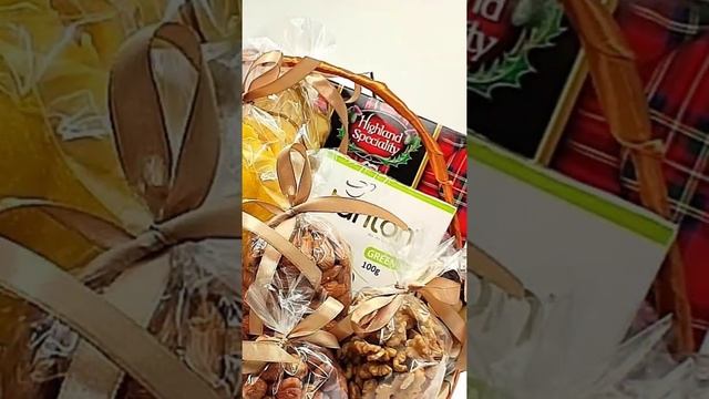 Подарочная корзина с чаем для друзей