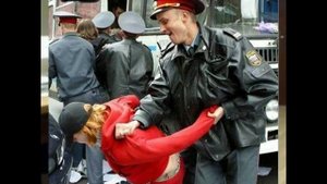 Звонок в полицию. Прикол. Угарает над ментом.