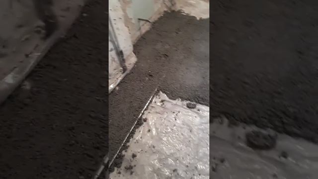 Заливаем пол полистиролом.