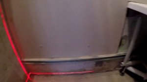 Как правильно отрезать зеркально плитку.