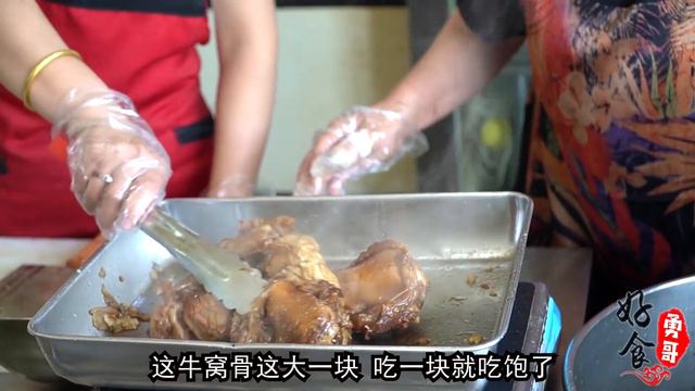 济南美女医生不干卖牛窝骨，每天600斤流水上万元，秘方100万都不卖！【好食勇哥】 смотреть онлайн