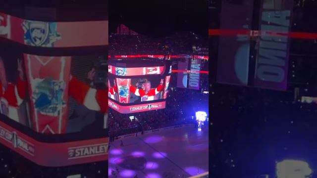 Dan Marino bangs drum at Stanley Cup finals Game 3