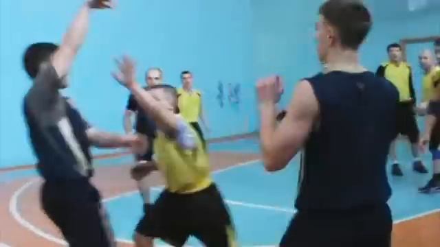 Баскетбол (Безрукавка 2013) смотреть онлайн