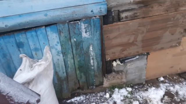 Пришла зима.Заделал все дыры с улицы и начал внутри зашивать стену.просьба!!! смотреть онлайн