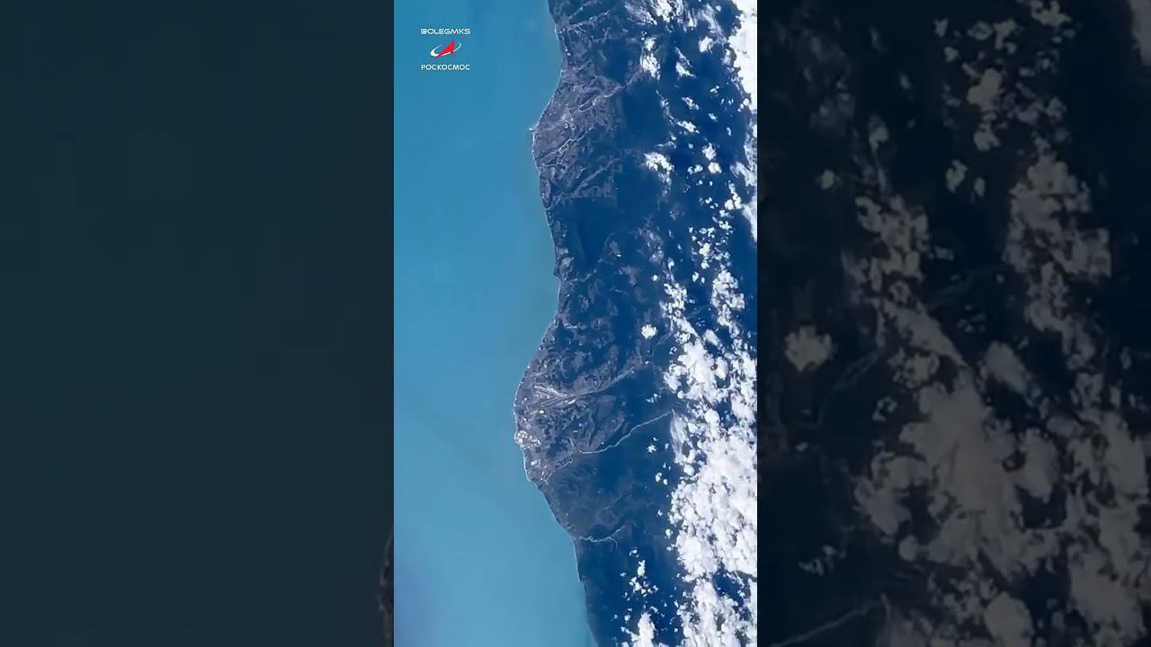 Свежий вид из космоса на Черноморское побережье Хорошо виден Сочи, Сириус, Крымский мост #shorts смотреть онлайн