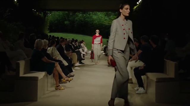 Giorgio Armani Menswear Spring/Summer 2022 смотреть онлайн