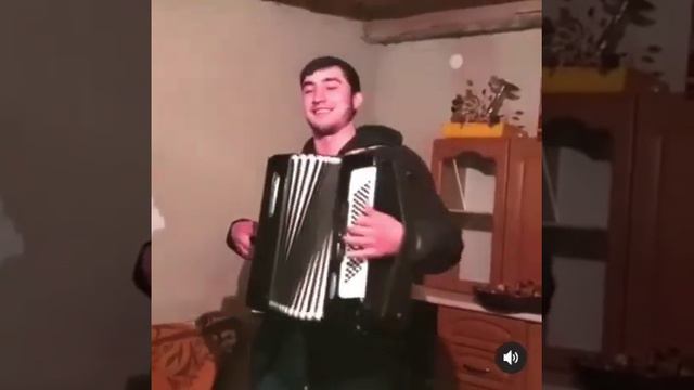 Даргинская песня. Живой голос. Душевно поет.