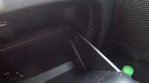 Установка салонного фильтра в HYUNDAI IX35 за 30 секунд своими руками.