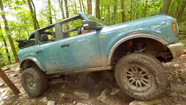 Trail 121A: Black - AOAA - Time for the Others to Struggle смотреть онлайн