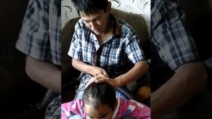 Собирать волосы с помощью пылесоса