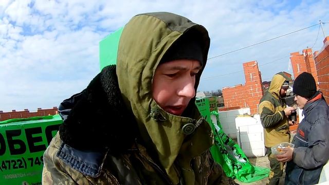 Строим ЗАМОРОЖЕННЫЙ объект! КАМЕНЩИКИ после зимней спячки!НОВЫЙ ПОДСОБНИК!