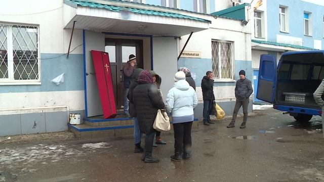 В Казани похоронили школьницу, выпавшую из окна многоэтажки смотреть онлайн