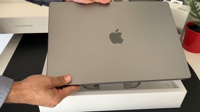 Unboxing Macbook Pro M2 Max 16" 2023 || RAM 32GB, SSD 2TB #macbookunboxing #expensive #laptops смотреть онлайн