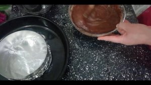 Шоколадный торт с клубникой. Вкусно и просто.