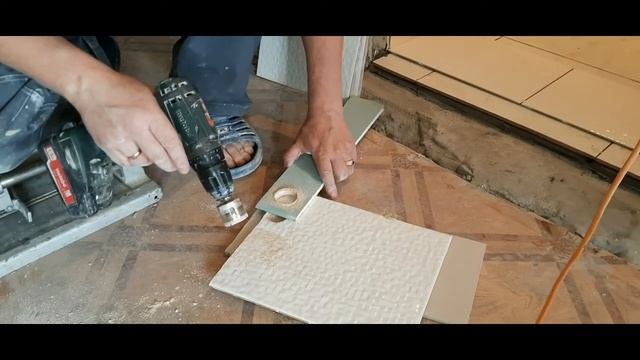 Как быстро просверлить два смежных отверстия в кафеле.