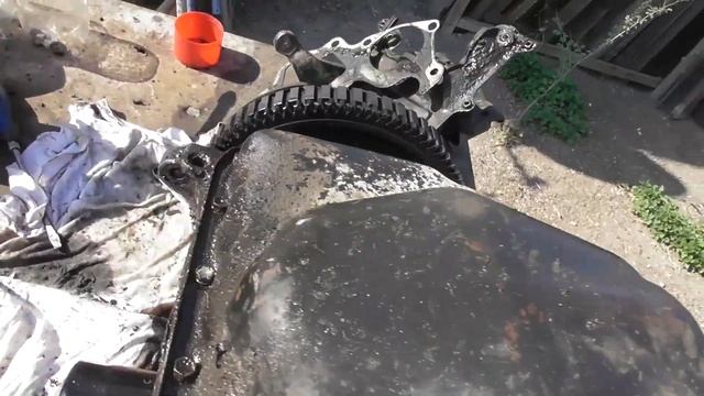 Снял блок двигателя, поменял сцепление и сальники, ремонт машины часть 8 смотреть онлайн