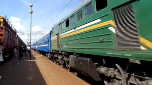 Тепловоз 2ТЭ10УК-0124 с пассажирским поездом 636 Пинск - Минск на станции Койданово