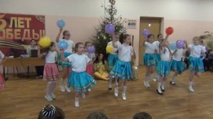 4 е классы " Новогодний танец"
