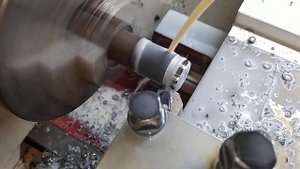 Как работает КОРПУСНОЕ сверло-РАСТОЧНОЙ резец????