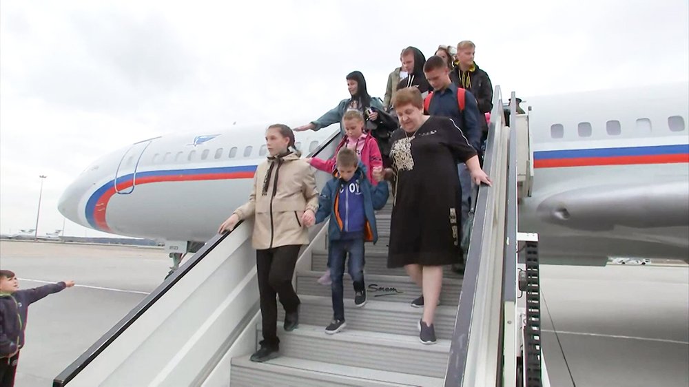 Из Донбасса в Россию эвакуировали более 100 детей-сирот / События на ТВЦ