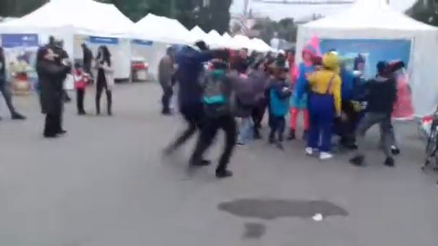 Веселье на ярмарке брендов смотреть онлайн