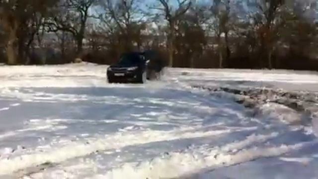 Subaru Forester 2010 2.0D on snow drift смотреть онлайн
