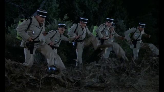 Взвод жандармов. Жандармы против пришельцев. Луи де фюнес жандарм и инопланетяне. Жандарм из сен-тропе. Луи де фюнес жандарм и жандарметки.