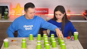 НАЙДИ пару вкусняшек ПОДРЯД! ВЫБЕРИ правильный СТАКАНЧИК чтобы ВЫЖИТЬ ? Эльфинка