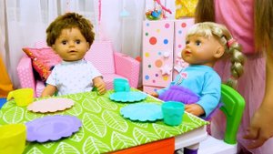 Торт для куклы БЕБИ БОН Лины! - Весёлые игры с Baby Born. Лепим из пластилина еду для кукол