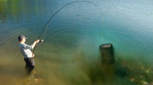 Рыбы в ШОКЕ и рыбаки тоже... ПРИКОРМКА В КОРМУШКАХ под водой! ТЕСТ на точность!