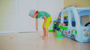 Сеня с Папой играют в Детские профессии! Сеня собрал Крутой Миньон Байк!