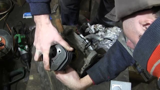 СВОИМИ РУКАМИ: Заклинил двигатель Suzuki Lets 2 (2 часть) смотреть онлайн