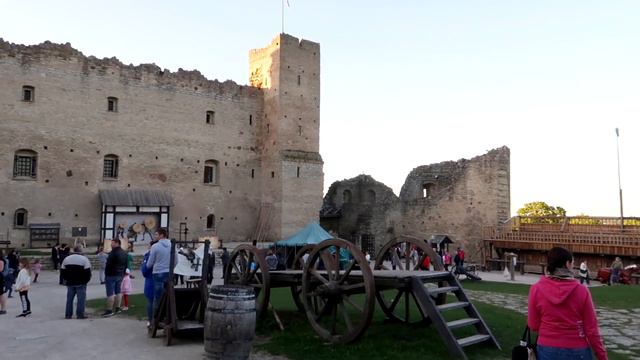 Раквере город контрастов. Замок Раквере. Rakvere Castle. Estonia.