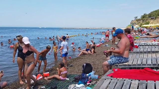 Анапа в июле. Пляж в Малой бухте смотреть онлайн