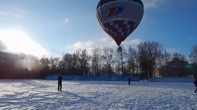Воздушный шар  аэровальс в городе Никольске Пензенской Обл.31.12.2015.года.Взлёт.. смотреть онлайн