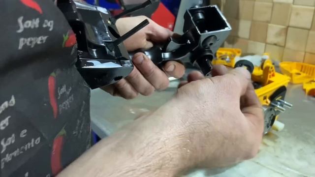 CHAMPION 125T - 10. Лучшая бензопила! Разбираем.