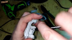 Установка демпфера для потолочной ручки VW Polo 13 года