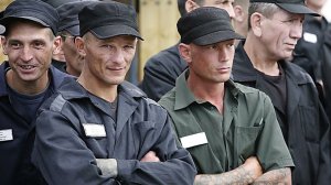 Заключенные в Арктике. Как силами осужденных планируется очистить регион от мусора | Факты