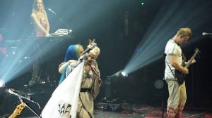 Charlotte Wessels & Alissa White-Gluz - Toxic (live @ TivoliVredenburg Utrecht 23.10.2022) 3/7