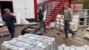 Производство парапетов по технологии «Мрамор из бетона»,  расформовка – извлекаем из форм