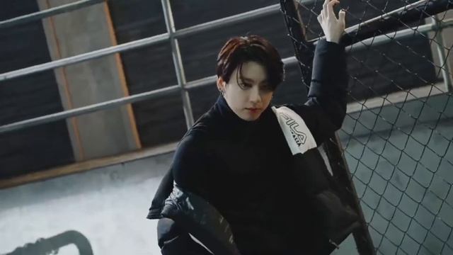Чон Чонгук ➛Jeon Jungkook  ｢ Постояно в голове эта песня о тебе ｣