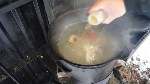Уха по Фински в казане на костре