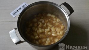Легкий десерт из яблок и овсянки на завтрак