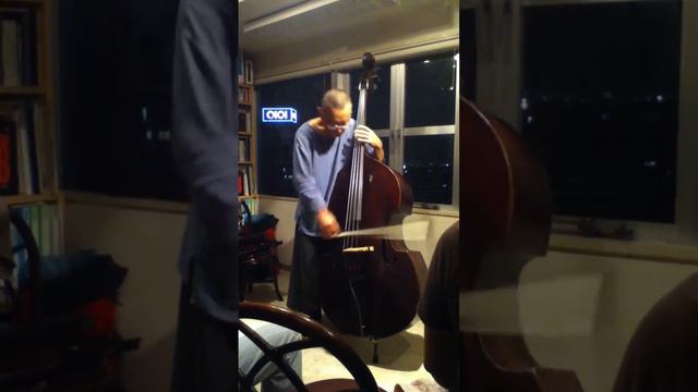 Maresuke Okamoto 岡本希輔(Contrabass) solo performance @Sound Cafe Dzumi October 11, 2012 毒食 смотреть онлайн