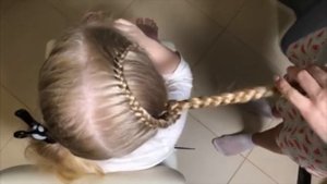 Прическа в школу на длинные волосы 2019 / Полукруглые косички Быстрая и красивая прическа для детей