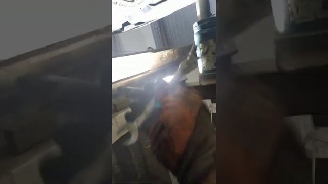 Мерседес 210 замена подушек двигателя без съёма нависного. смотреть онлайн