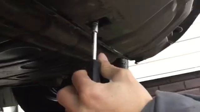 Замена масла и фильтров на автомобиле Рено Дастер своими руками смотреть онлайн