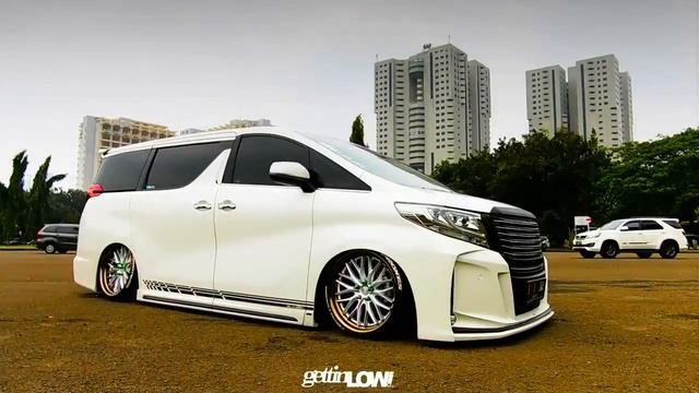 Kiki Anugraha's Toyota Alphard смотреть онлайн