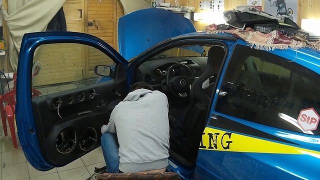 Renault Clio RS - горячий хетчбек с тонной музыки! (Global Tuning) смотреть онлайн